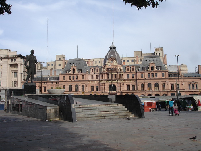 Estación de Constitucion Vista desde la Plaza